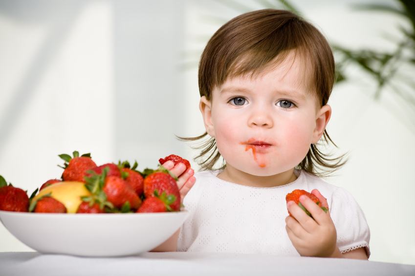 Când pot mânca bebelușii căpșuni? Beneficii și rețete