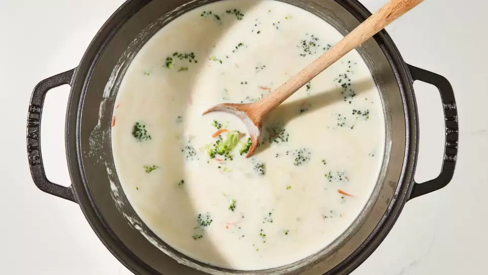 Supa cremoasa de branza cu broccoli: Rasfat perfect pentru zilele reci